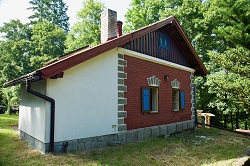 Puchverk – železniční strážní dům se zahradou